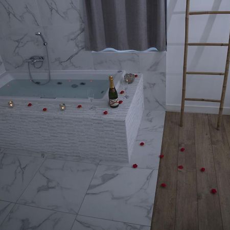 Triplex 110 M2 Centre Historique Avec Jacuzzi Dinan Apartman Kültér fotó