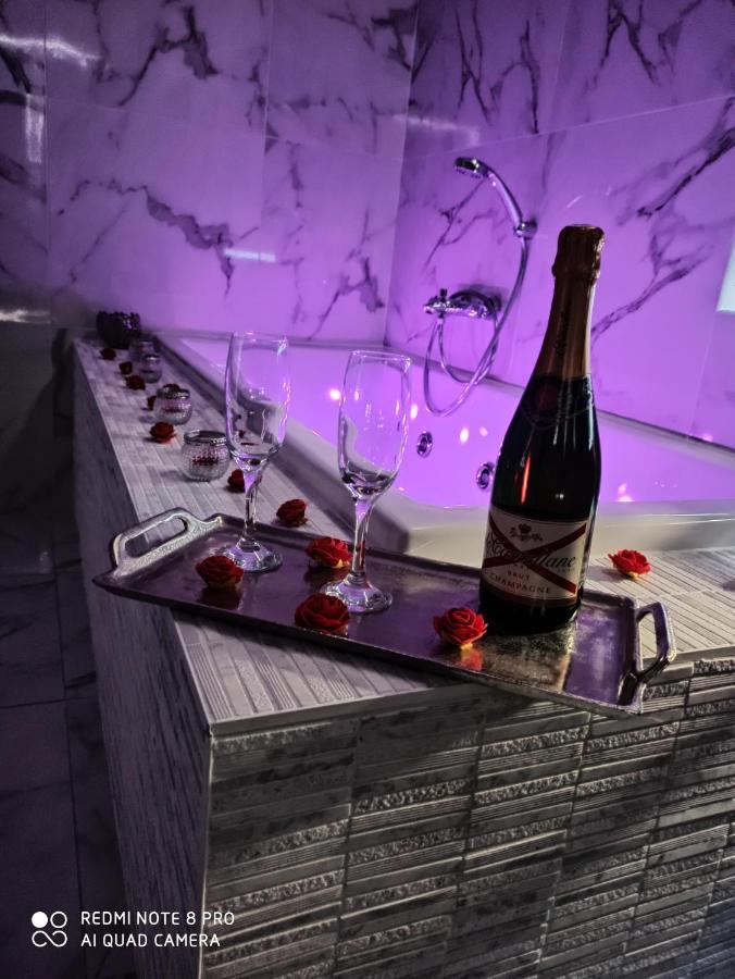 Triplex 110 M2 Centre Historique Avec Jacuzzi Dinan Apartman Kültér fotó