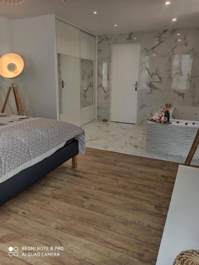 Triplex 110 M2 Centre Historique Avec Jacuzzi Dinan Apartman Kültér fotó