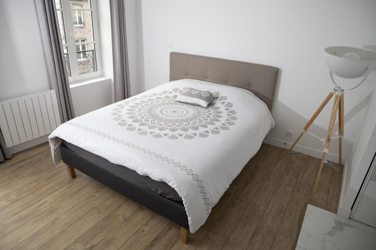 Triplex 110 M2 Centre Historique Avec Jacuzzi Dinan Apartman Kültér fotó