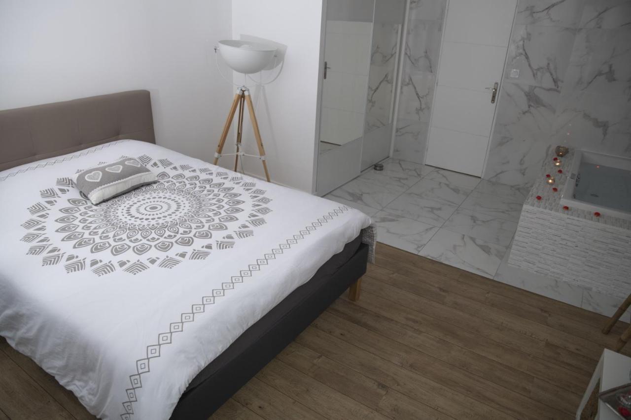 Triplex 110 M2 Centre Historique Avec Jacuzzi Dinan Apartman Kültér fotó